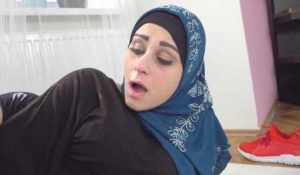 Sex With Musulmans Muslim woman got the cock in her mouth instead of a prayer