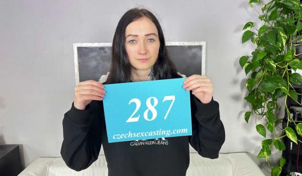 Czech Sex Casting E287 Pink lollipop first at the casting
