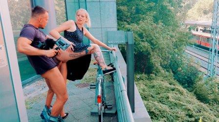 Public Sex Date Claudia Swea Instant Chemistry