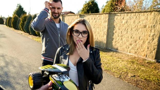 Hunt 4K Didnt Teach to Drive and Fucked Her