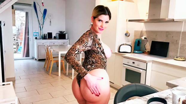 Jacquie Et Michel TV Rose reveals her intimacy
