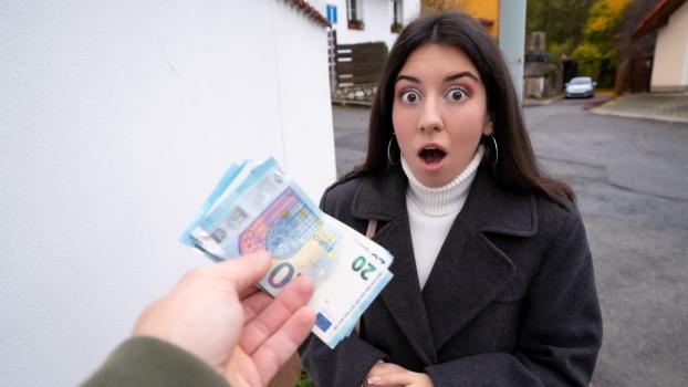 Public Agent Petite house cleaner loves to suck