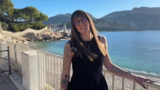 Jacquie Et Michel TV Lady 37 years old tattoo artist in La Ciotat