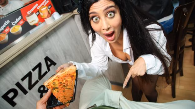 Latina Mylf Big Tip For The Waitress
