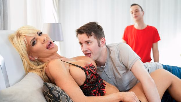 Mom Lover Fill Me Up While My Stepson Watches